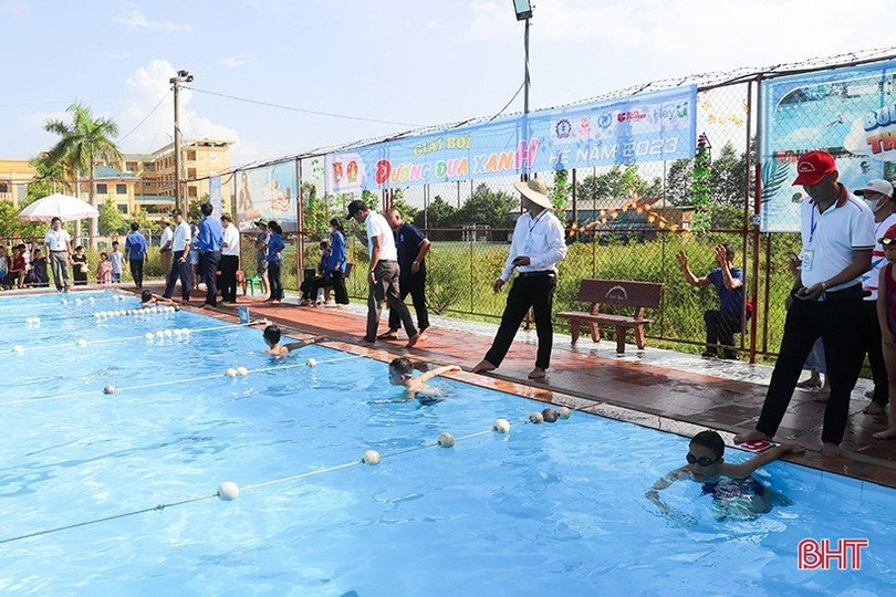 Gần 100 thiếu niên tranh tài Giải bơi “Đường đua xanh” ở TP Hà Tĩnh