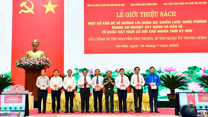 Ra mắt cuốn sách của Tổng Bí thư về đường lối quân sự, chiến lược quốc phòng