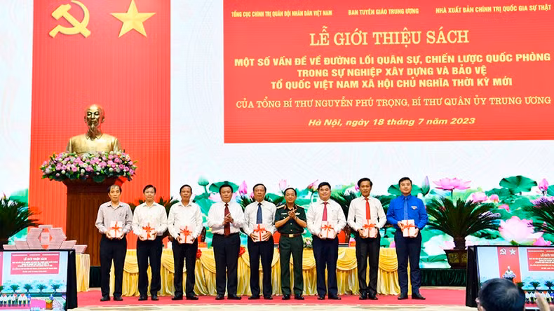 Ra mắt cuốn sách của Tổng Bí thư về đường lối quân sự, chiến lược quốc phòng