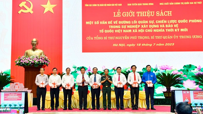 Ra mắt cuốn sách của Tổng Bí thư về đường lối quân sự, chiến lược quốc phòng