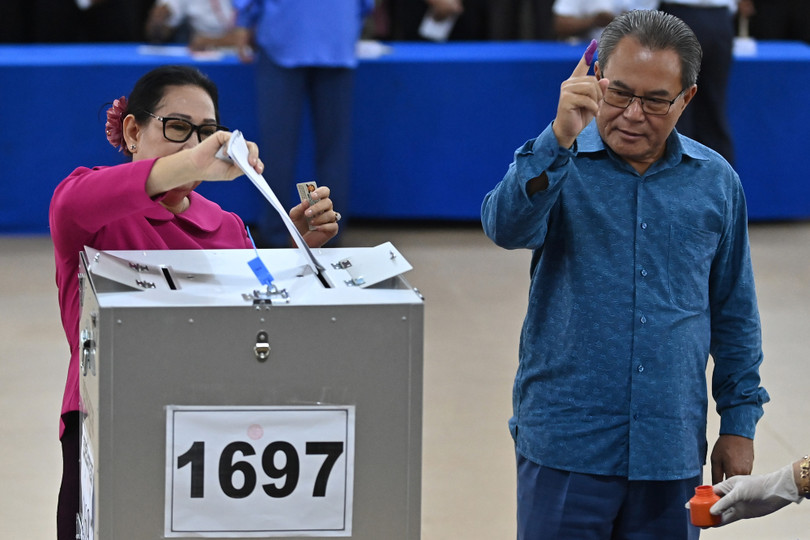 Gia đình Thủ tướng Hun Sen và người dân Campuchia đi bầu cử