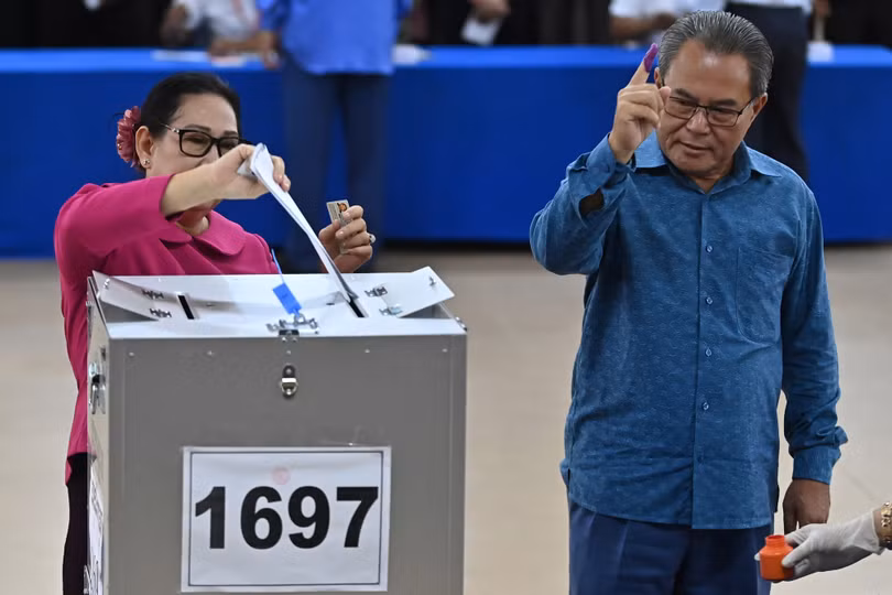 Gia đình Thủ tướng Hun Sen và người dân Campuchia đi bầu cử