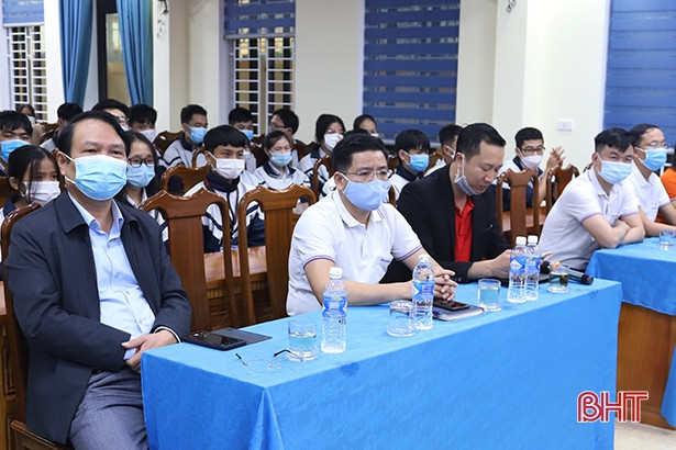 Hanwha Life Việt Nam chi trả 14,7 tỷ đồng quyền lợi bảo hiểm cho khách hàng Hà Tĩnh