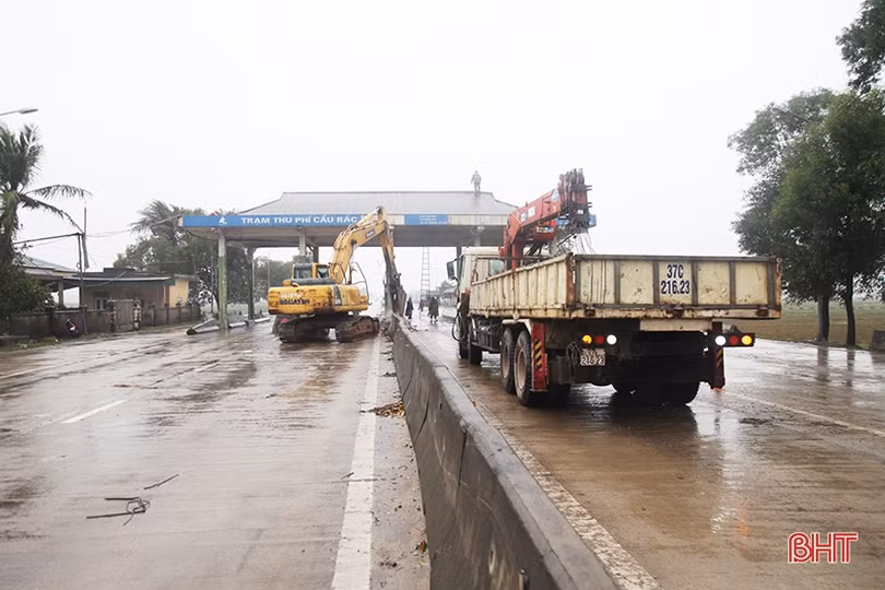 Chính thức tháo dỡ trạm thu phí cầu Rác ở Hà Tĩnh
