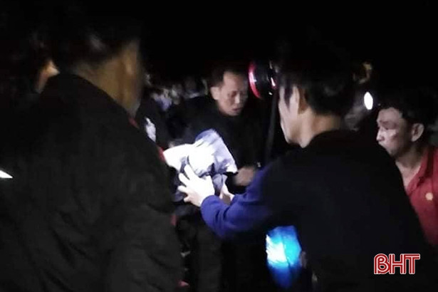 Bé trai 2 tuổi đuối nước thương tâm trên sông Ngàn Sâu