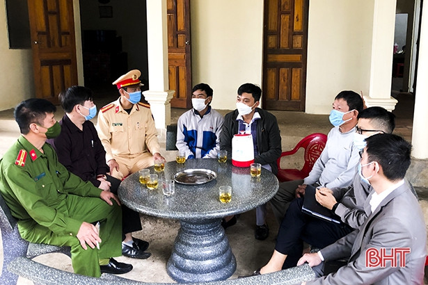 Thăm hỏi gia đình các nạn nhân tai nạn giao thông ở Đức Thọ, Hương Sơn