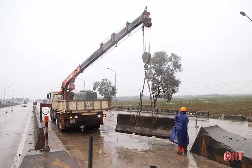 Chính thức tháo dỡ trạm thu phí cầu Rác ở Hà Tĩnh