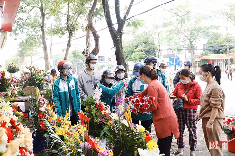 Thị trường dịp lễ 20/11 tại Hà Tĩnh: Sức mua tăng cao, quà tặng đa dạng!