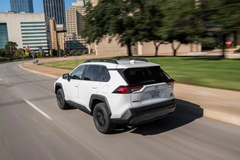 Toyota RAV4 2022 ra mắt, thêm biến thể SE Hybrid mới