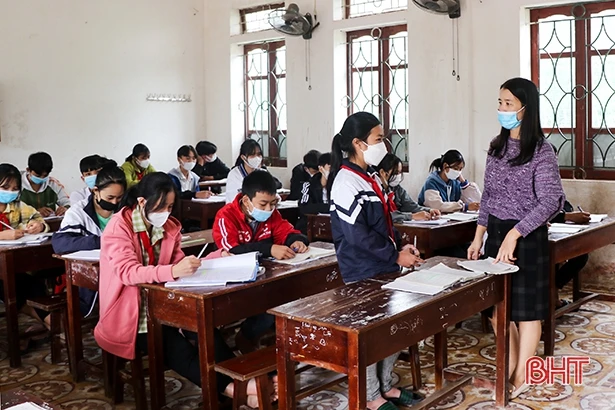 Giáo viên Hà Tĩnh “tiếp sức” cho học sinh trở về từ vùng dịch