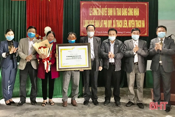 Hà Tĩnh trao bằng công nhận 2 làng nghề truyền thống ở Thạch Hà