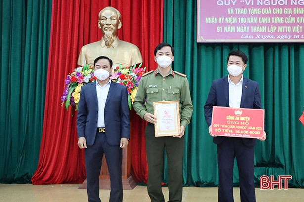 Tiếp nhận hơn 1,4 tỷ đồng ủng hộ “Quỹ vì người nghèo” Cẩm Xuyên