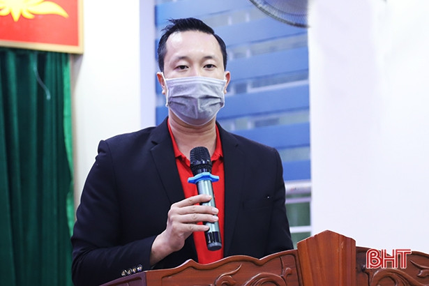 Trao 60 suất học bổng cho các em hoàn cảnh khó khăn vươn lên học giỏi