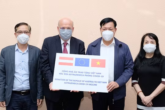 Bộ Y tế tiếp nhận 500.000 liều vaccine phòng COVID-19 AstraZeneca của Chính phủ Áo trao tặng