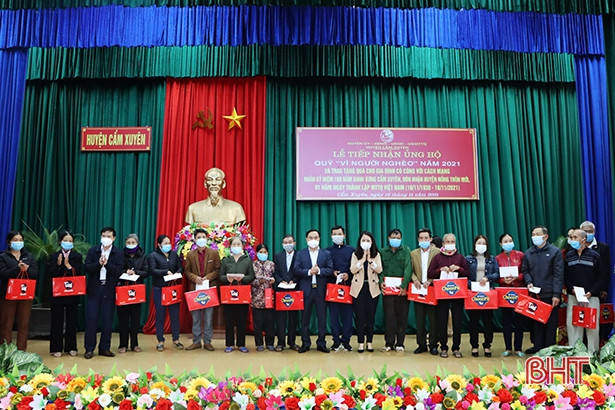Tiếp nhận hơn 1,4 tỷ đồng ủng hộ “Quỹ vì người nghèo” Cẩm Xuyên