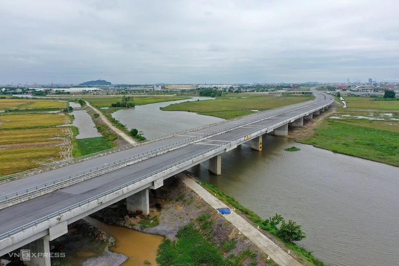 Chính phủ đề xuất đầu tư thêm 729 km cao tốc Bắc - Nam