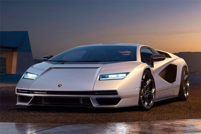 Siêu xe Lamborghini Urus với ngoại thất màu lạ mắt về Việt Nam