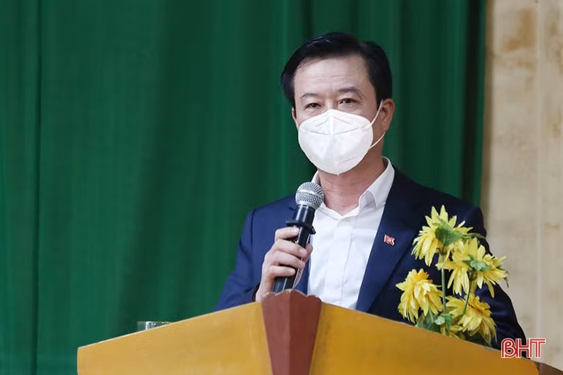 Trưởng ban Nội chính Tỉnh ủy tặng quà nhân ngày đại đoàn kết toàn dân tại Can Lộc