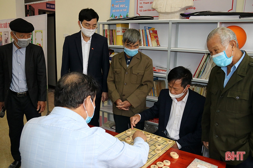 Lãnh đạo TX Kỳ Anh chúc mừng Ngày hội Đại đoàn kết tại phường Kỳ Trinh