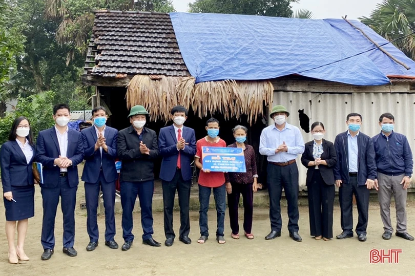 Công ty Xăng dầu Hà Tĩnh hỗ trợ 150 triệu đồng xây nhà ở cho hộ nghèo