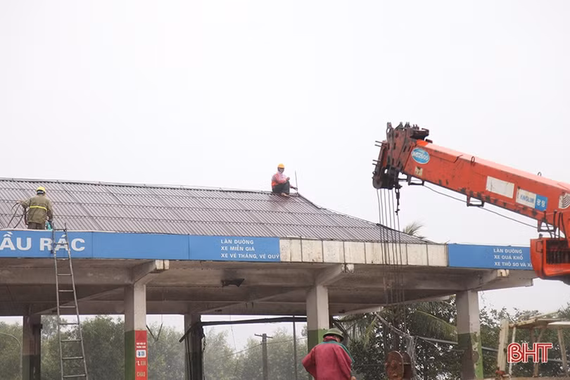 Chính thức tháo dỡ trạm thu phí cầu Rác ở Hà Tĩnh