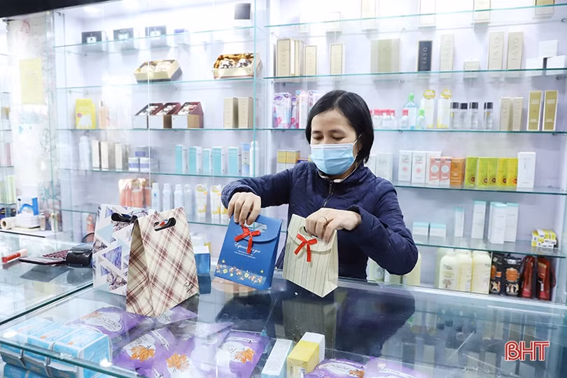 Thị trường dịp lễ 20/11 tại Hà Tĩnh: Sức mua tăng cao, quà tặng đa dạng!