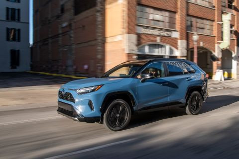Toyota RAV4 2022 ra mắt, thêm biến thể SE Hybrid mới