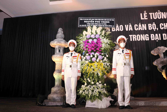 Lễ tưởng niệm người tử vong vì COVID-19: Lời tiễn biệt tới hơn 23.000 đồng bào, đồng chí vĩnh viễn ra đi