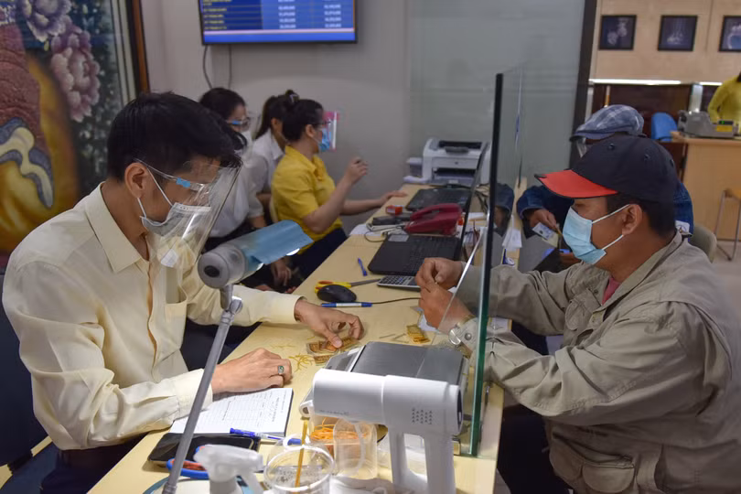 Giá vàng SJC trong nước vượt 61 triệu đồng/lượng