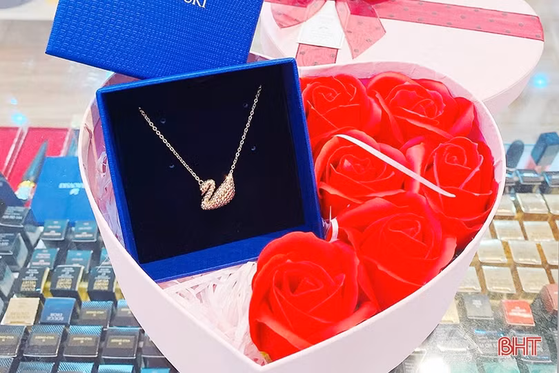 Thị trường dịp lễ 20/11 tại Hà Tĩnh: Sức mua tăng cao, quà tặng đa dạng!