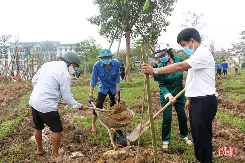 Đồng loạt ra quân trồng cây ở TP Hà Tĩnh