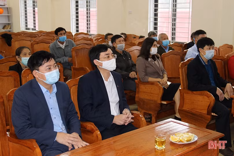 Lãnh đạo TX Kỳ Anh chúc mừng Ngày hội Đại đoàn kết tại phường Kỳ Trinh