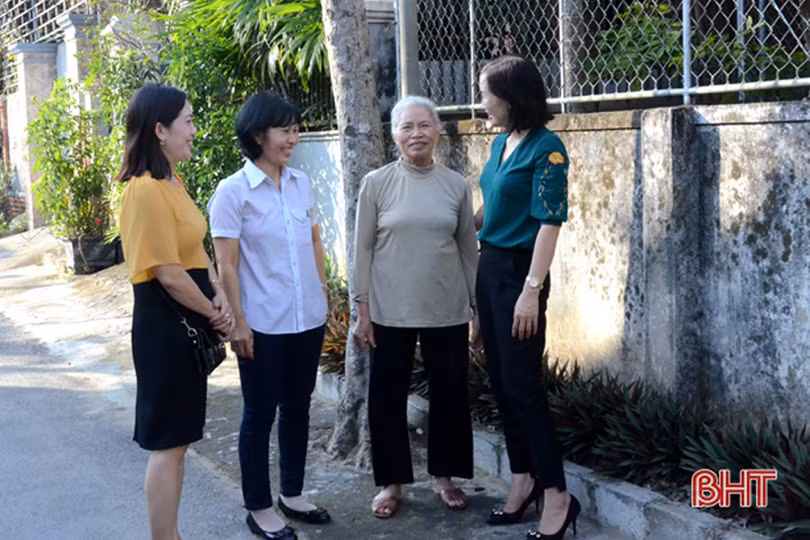 Xây dựng đội ngũ cán bộ Hà Tĩnh các cấp đủ phẩm chất, năng lực và uy tín, ngang tầm nhiệm vụ