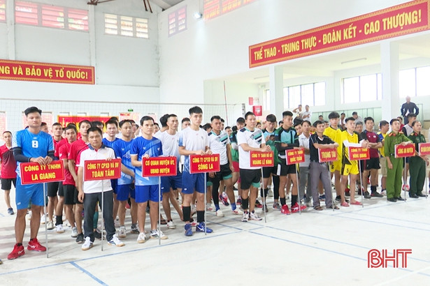 12 đội bóng tranh tài tại Giải Bóng chuyền nam doanh nhân huyện Đức Thọ 