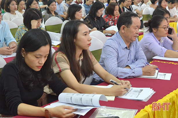 Trang bị kiến thức pháp luật lao động cho cán bộ công đoàn và doanh nghiệp Hà Tĩnh