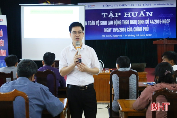 Giúp công nhân ngành điện an toàn khi lên lưới