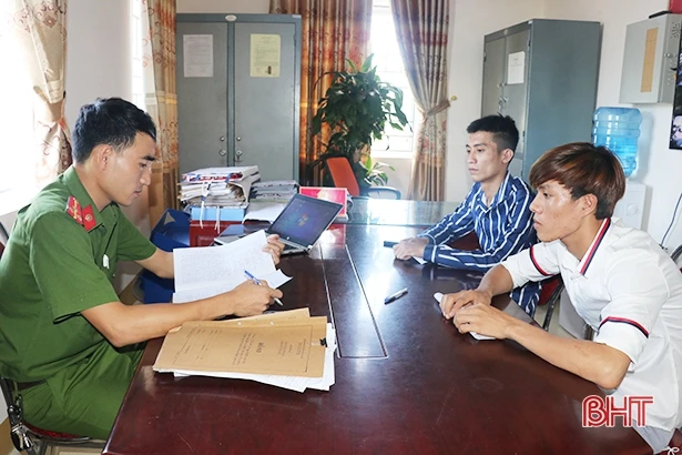 Triệu tập 2 đối tượng trộm chó ở Thạch Đài