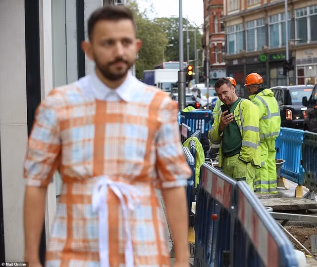 Mặc “hàng hiệu” xuống phố cũng chẳng... sung sướng gì