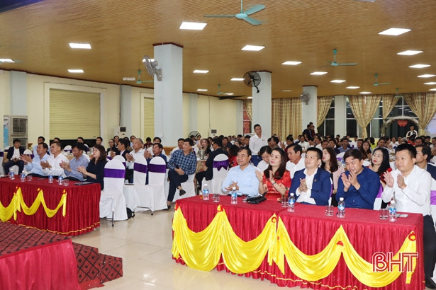Các địa phương Hà Tĩnh tôn vinh doanh nghiệp, hợp tác xã tiêu biểu