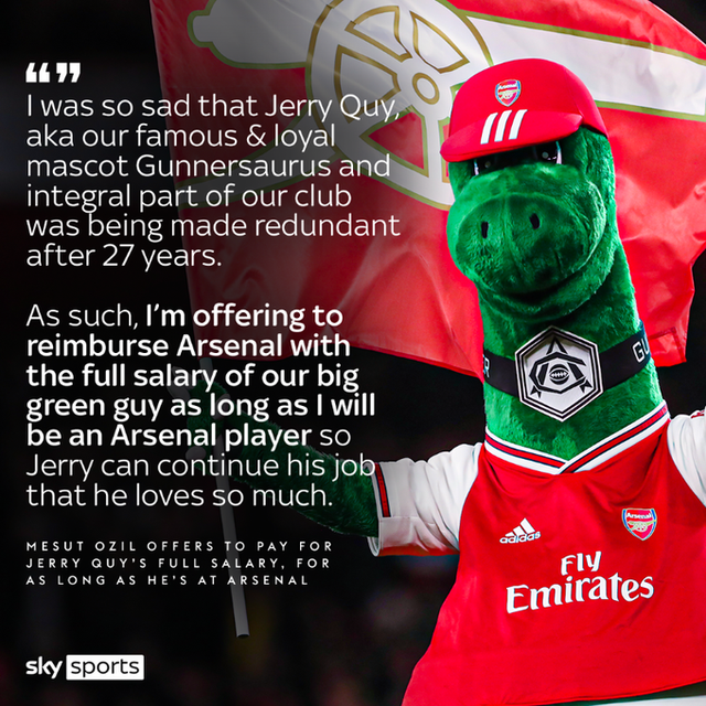 Phản ứng bất ngờ của Mesut Ozil sau khi Arsenal sa thải chú khủng long Gunnersaurus