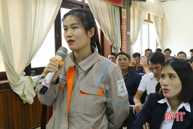 Giúp công nhân ngành điện an toàn khi lên lưới