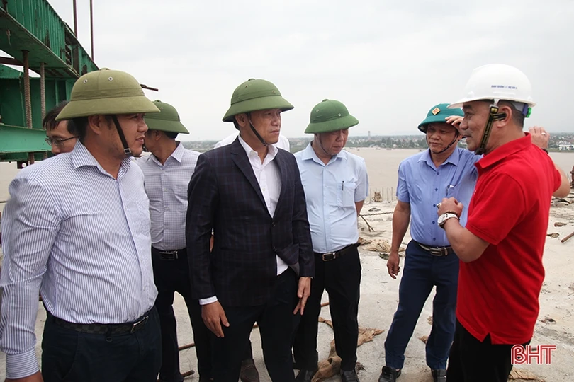 Đảm bảo hợp long cầu Cửa Hội vào ngày 13/10