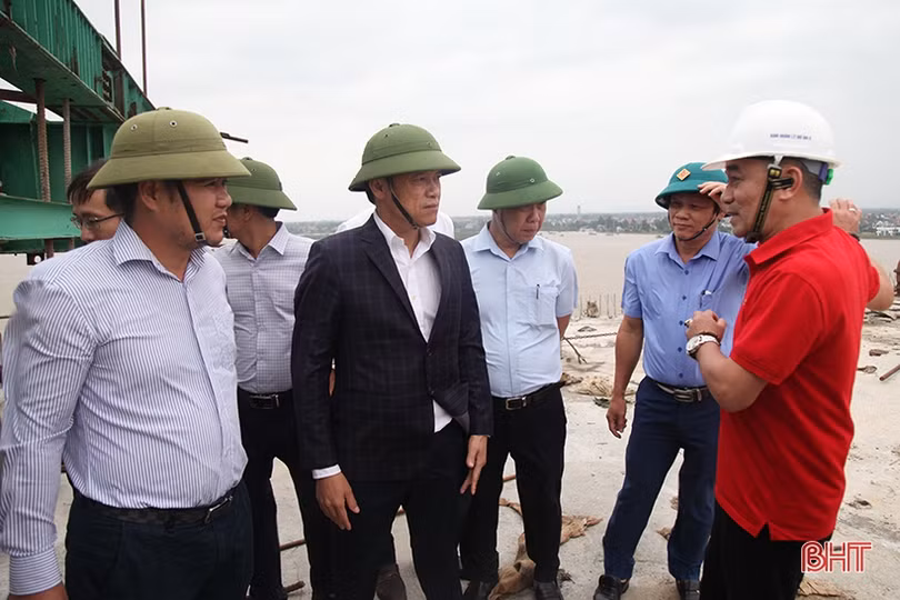Đảm bảo hợp long cầu Cửa Hội vào ngày 13/10