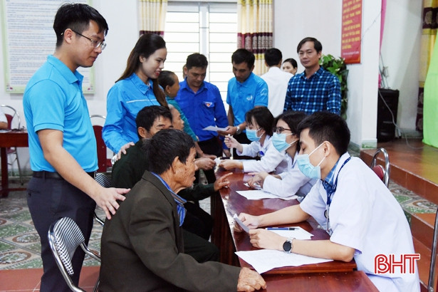 Tuổi trẻ Hà Tĩnh tổ chức khám, cấp thuốc miễn phí cho người dân Kỳ Anh, TP Hà Tĩnh