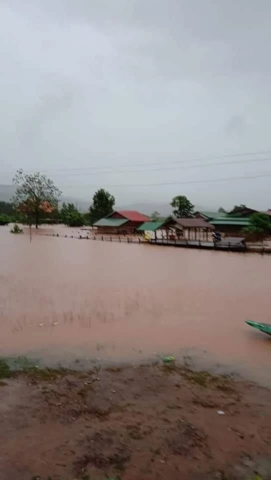 Mưa lớn gây lũ lụt tại các tỉnh Trung Lào, tiếp giáp biên giới Việt Nam