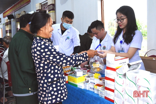 Tuổi trẻ Hà Tĩnh tổ chức khám, cấp thuốc miễn phí cho người dân Kỳ Anh, TP Hà Tĩnh