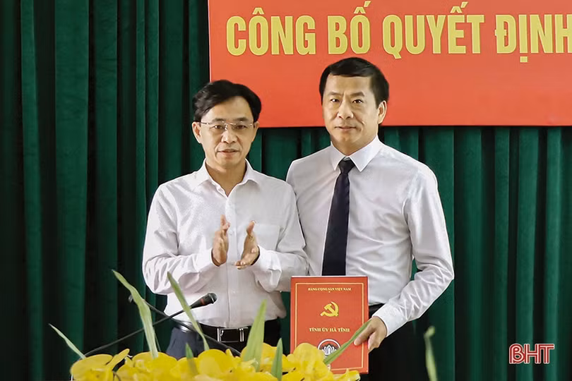 Xây dựng đội ngũ cán bộ Hà Tĩnh các cấp đủ phẩm chất, năng lực và uy tín, ngang tầm nhiệm vụ