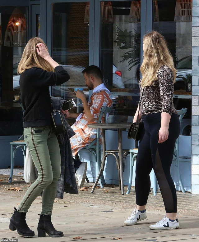 Mặc “hàng hiệu” xuống phố cũng chẳng... sung sướng gì