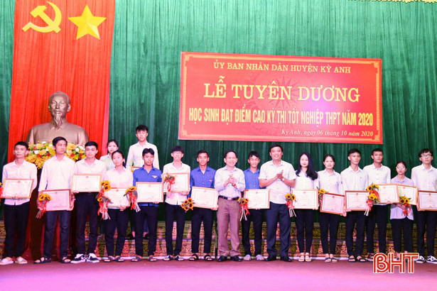 Vinh danh 81 học sinh Kỳ Anh đạt điểm cao trong Kỳ thi tốt nghiệp THPT
