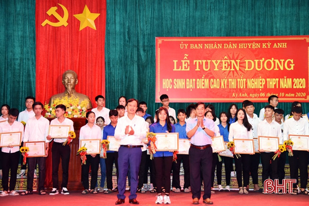 Vinh danh 81 học sinh Kỳ Anh đạt điểm cao trong Kỳ thi tốt nghiệp THPT